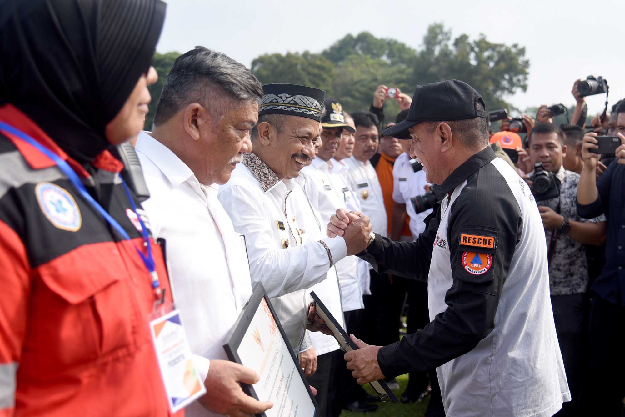 Tujuh Belas Kab/Kota Dapat Penghargaan,  Gubernur Edy Rahmayadi Ingatkan Masyarakat Harus Bersahabat dengan Alam