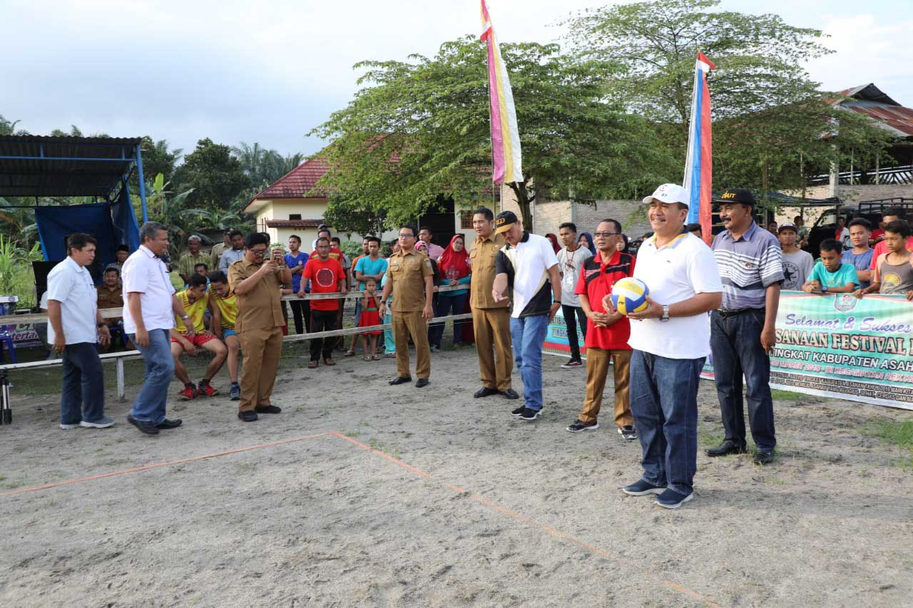 Sekda Asahan Buka Turnamen Bola Volly Wahyu Gemilang di Aek Loba