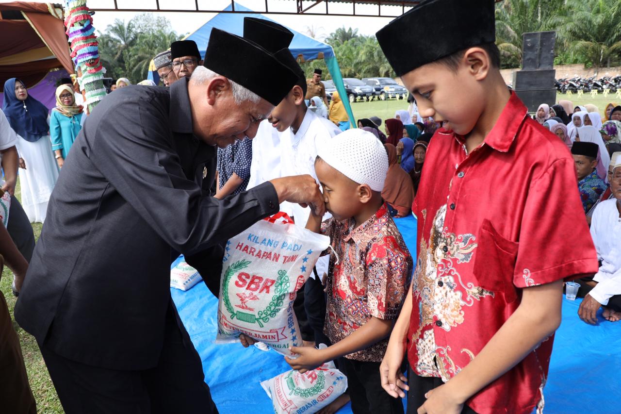 Bupati dan Ketua TP PKK Asahan Hadiri Pengajian Akbar di Aek Kuasan