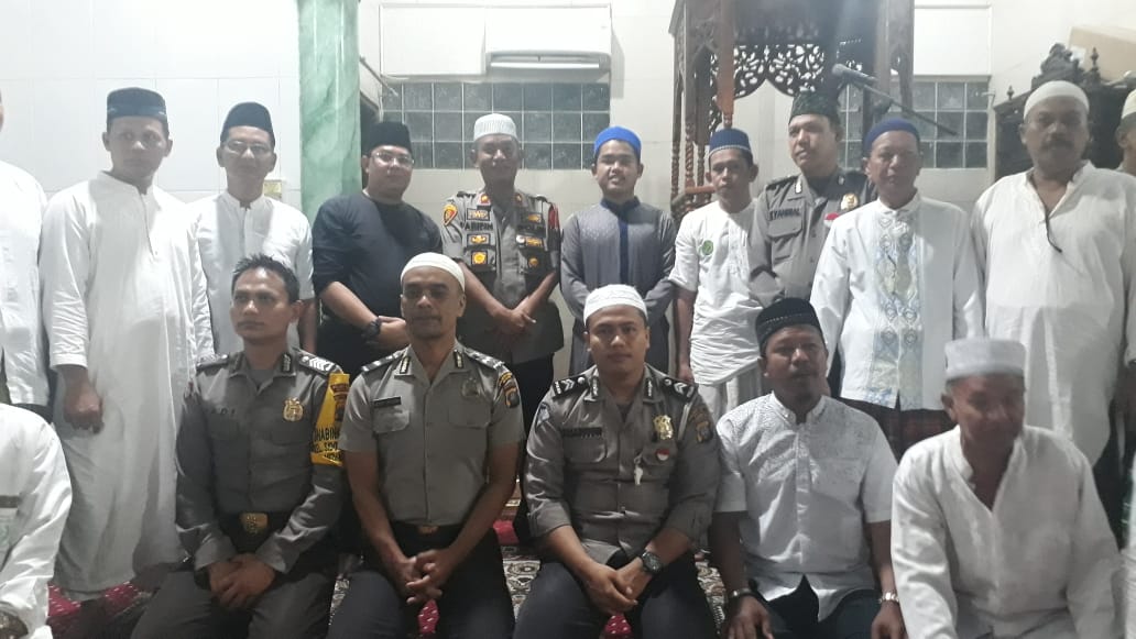 Kapolsek Medan Timur Menyapa Subuh Dengan Sholat Subuh Berjamaah di Masjid Malikuss Medan