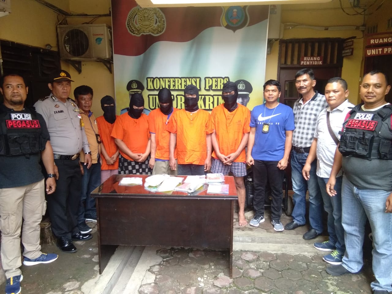 Menyaru Sebagai Pembeli Narkoba, Pegasus Patumbak, Ringkus 2 Pengedar dan 3 Pengguna Shabu