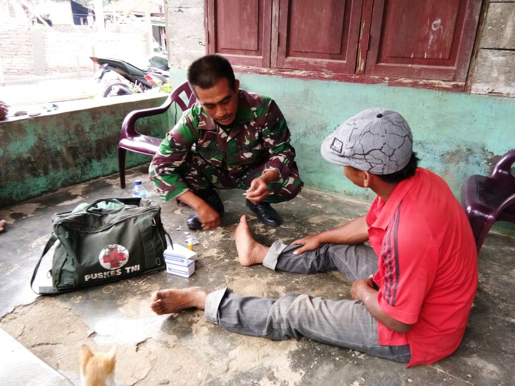 Tim Medis Satgas TMMD Berikan Yankes Door to Door