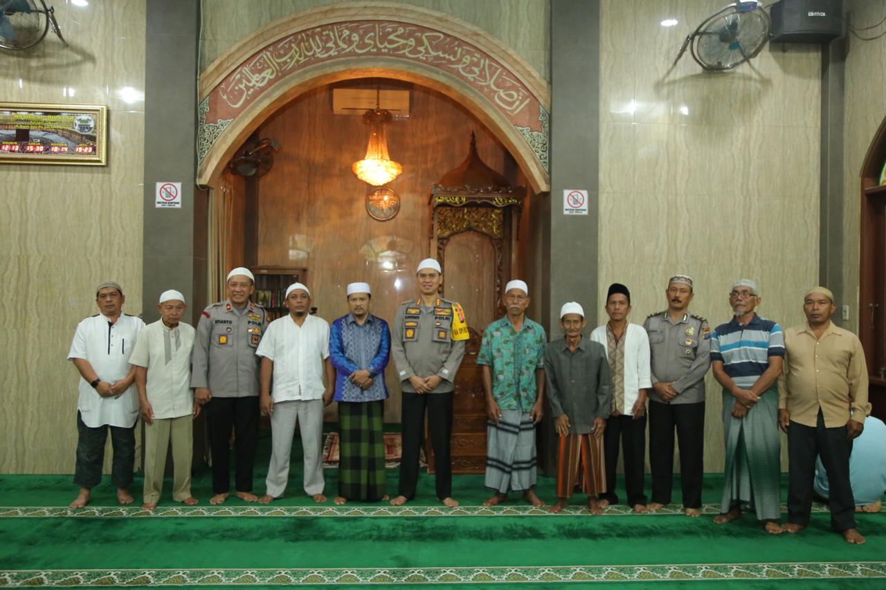 Menyapa Subuh di Masjid Al Hidayah, Kapolrestabes Medan Ajak Jamaah Selalu Bersyukur