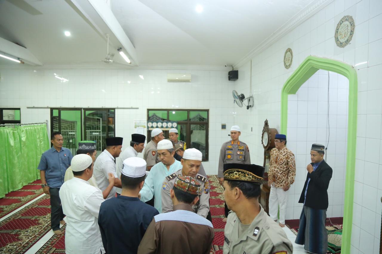 Sholat Subuh Berjamaah di Masjid Al Furqan, Kapolrestabes Medan Serukan Jangan Puas Menjadi Orang Baik
