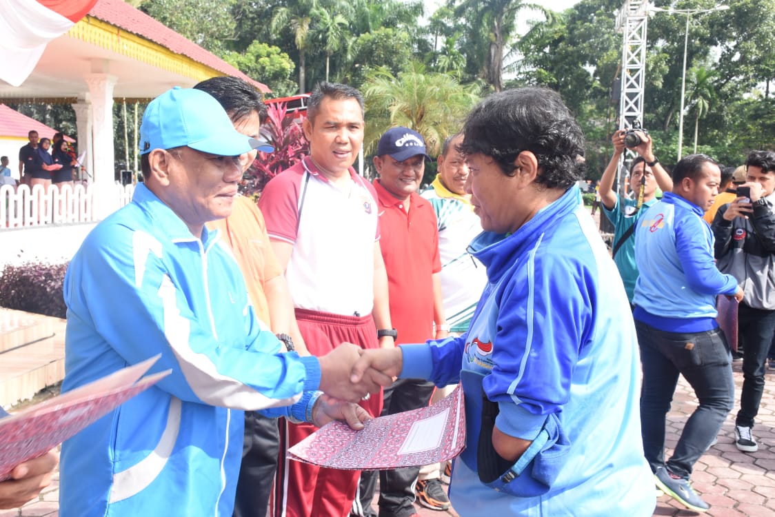 Peringatan Haornas ke 36 Bupati Ashari Serahkan Penghargaan