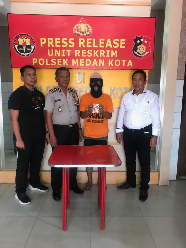Pegasus Polsek Medan Kota Bekuk Pemilik 4 Paket Shabu