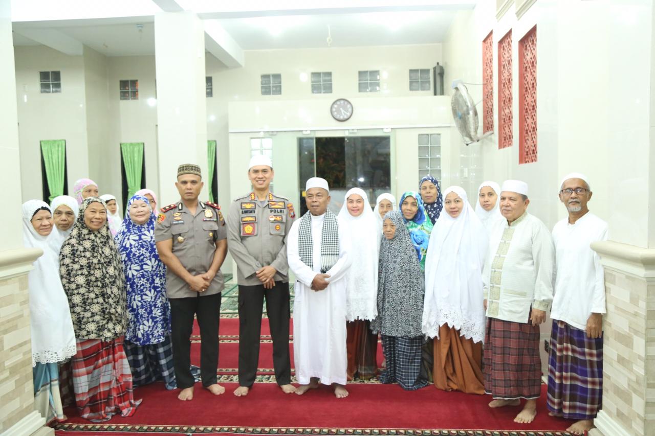 Menyapa Subuh, Kapolrestabes Medan Sholat Subuh Berjamaah di Masjid Al Istiqomah