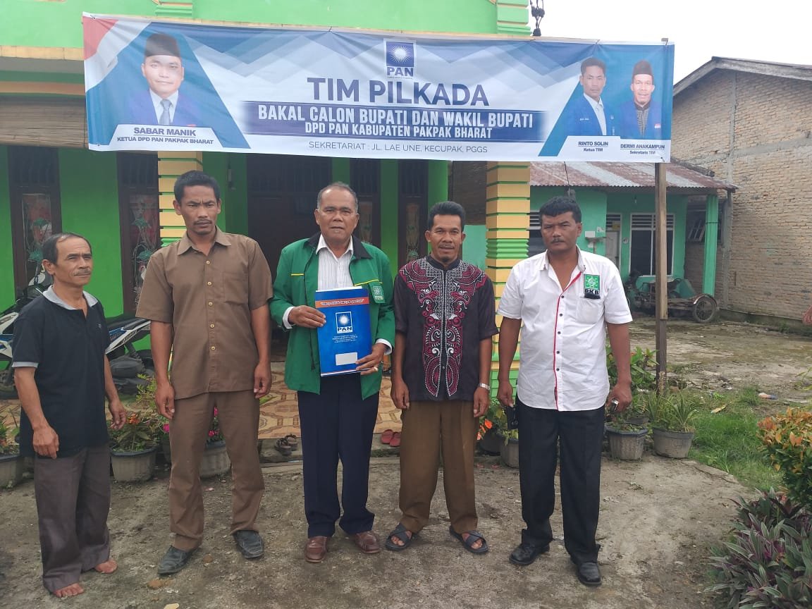 Iana Manik Ambil Formulir Balon BupatiÂ  Pakpak Bharat Dari PANÂ 