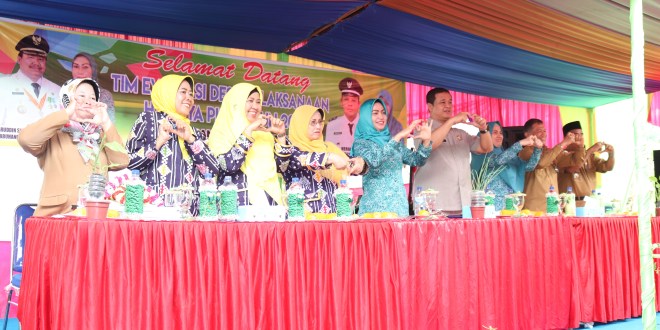 Tim Evaluasi Penilaian Lomba Hatinya PKK Kunjungi Desa Tubiran