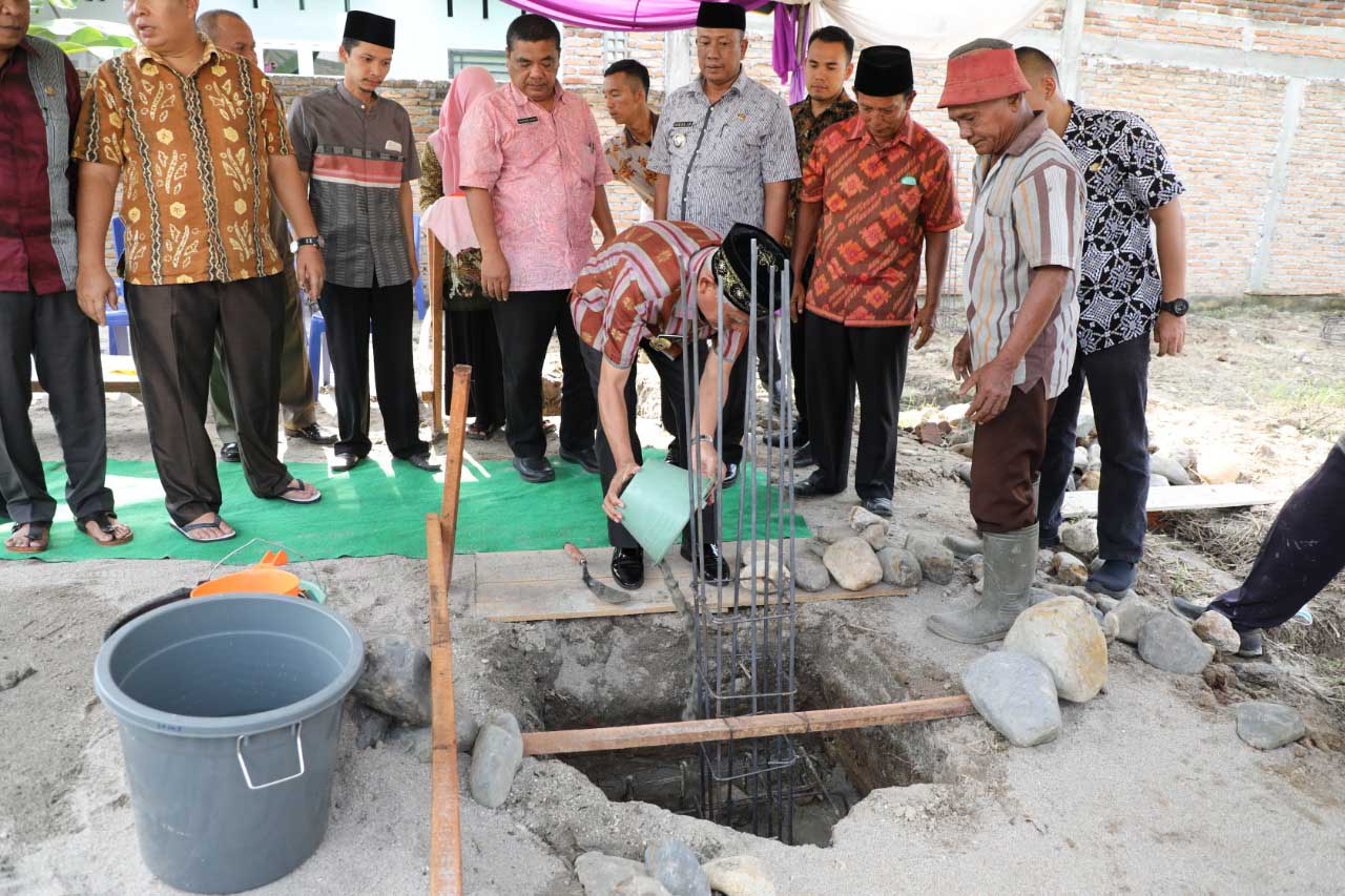 Bupati Asahan Letakkan Batu Pertama Pembangunan TPI Al Hidayah