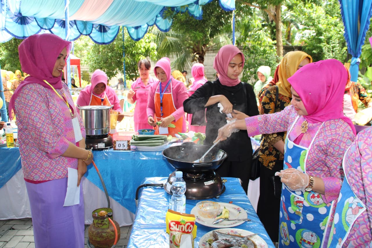 Tingkatkan Konsumsi Ikan Bagi Masyarakat, Ketua TP PKK Labuhanbatu Ikuti Lomba Masak Serba Ikan