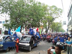 Sebelum Bergerak ke DPRDSU, Ribuan Buruh Berkumpul di Depan Istana Maimun