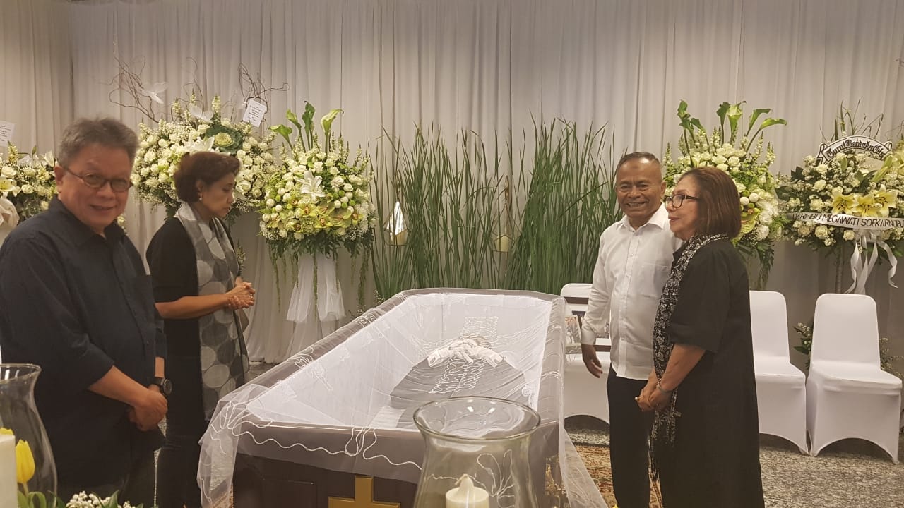 Ketua Umum PWI Pusat Melayat Almarhum Augus Parengkuan