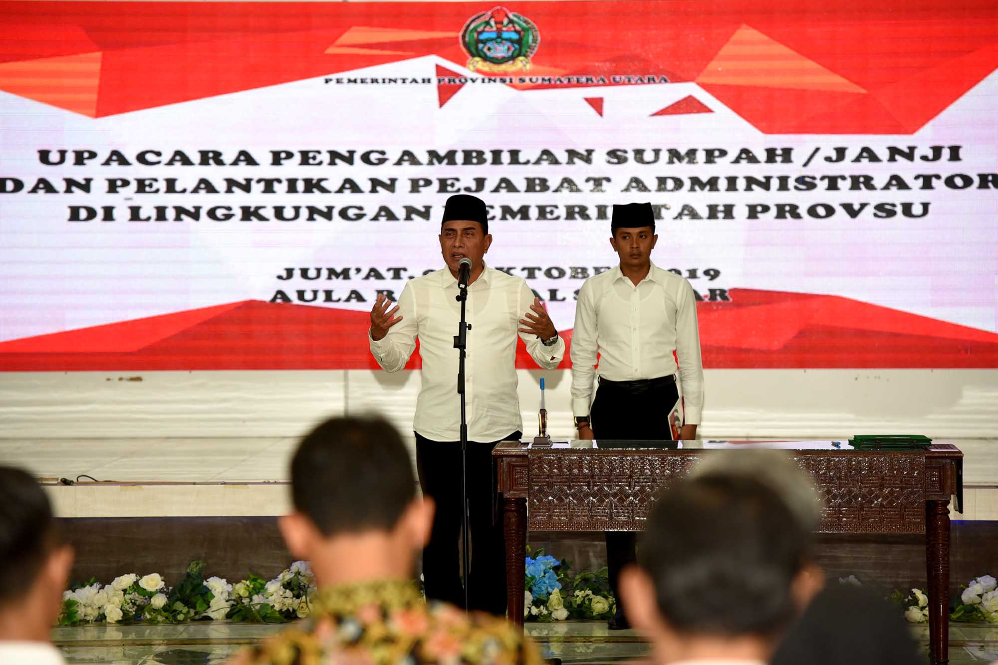 Lantik Pejabat Eselon III, Gubsu Edy Hentikan Pidato Dengarkan Azan Sholat Ashar