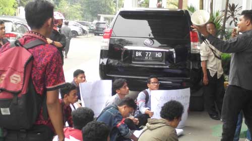 Terkait Perkara Cabul, Pendemo Minta Hakim Bertindak Adil