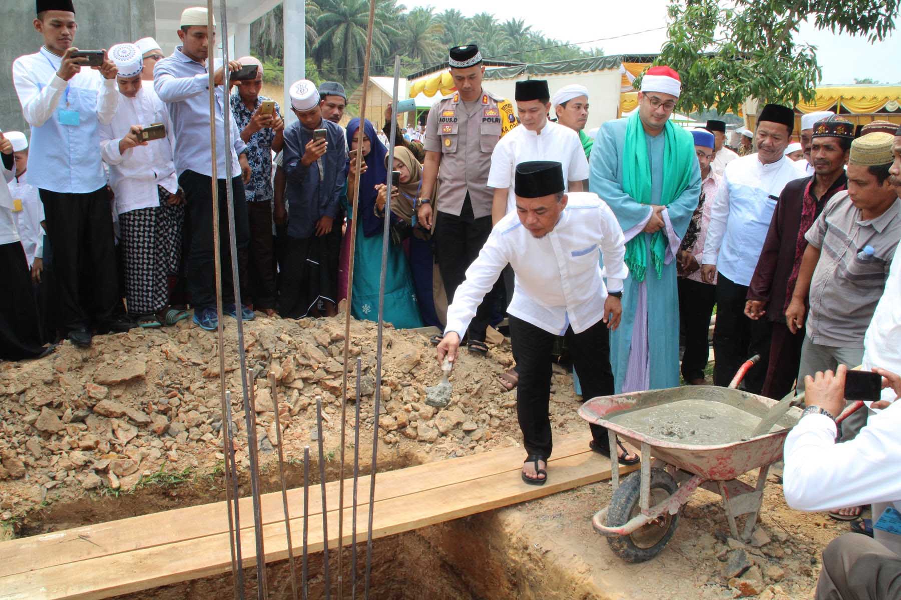 Bupati Tunjuk Pimpinan Ponpes Darus Solihin Petugas TPHD