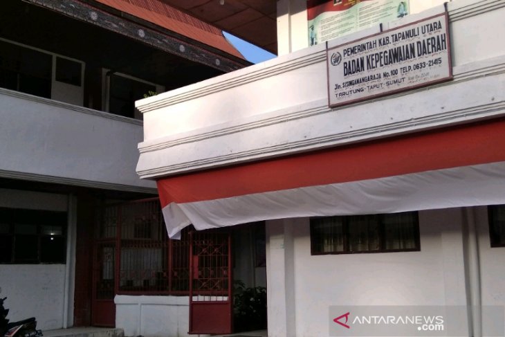 Ruang Kepala BKD Taput Dibobol Maling, Komputer dan TV Raib