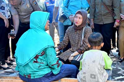 Pemprov Sumut Serahkan Bantuan Korban Kebakaran Sentosa Lama