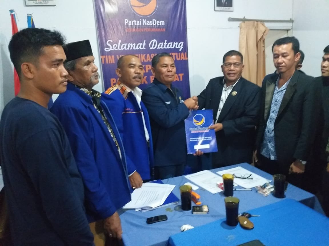 Ketua DPC Gerindra Pakpak Bharat Mansehat Manik Mendaftar Balon Bupati Ke Nasdem