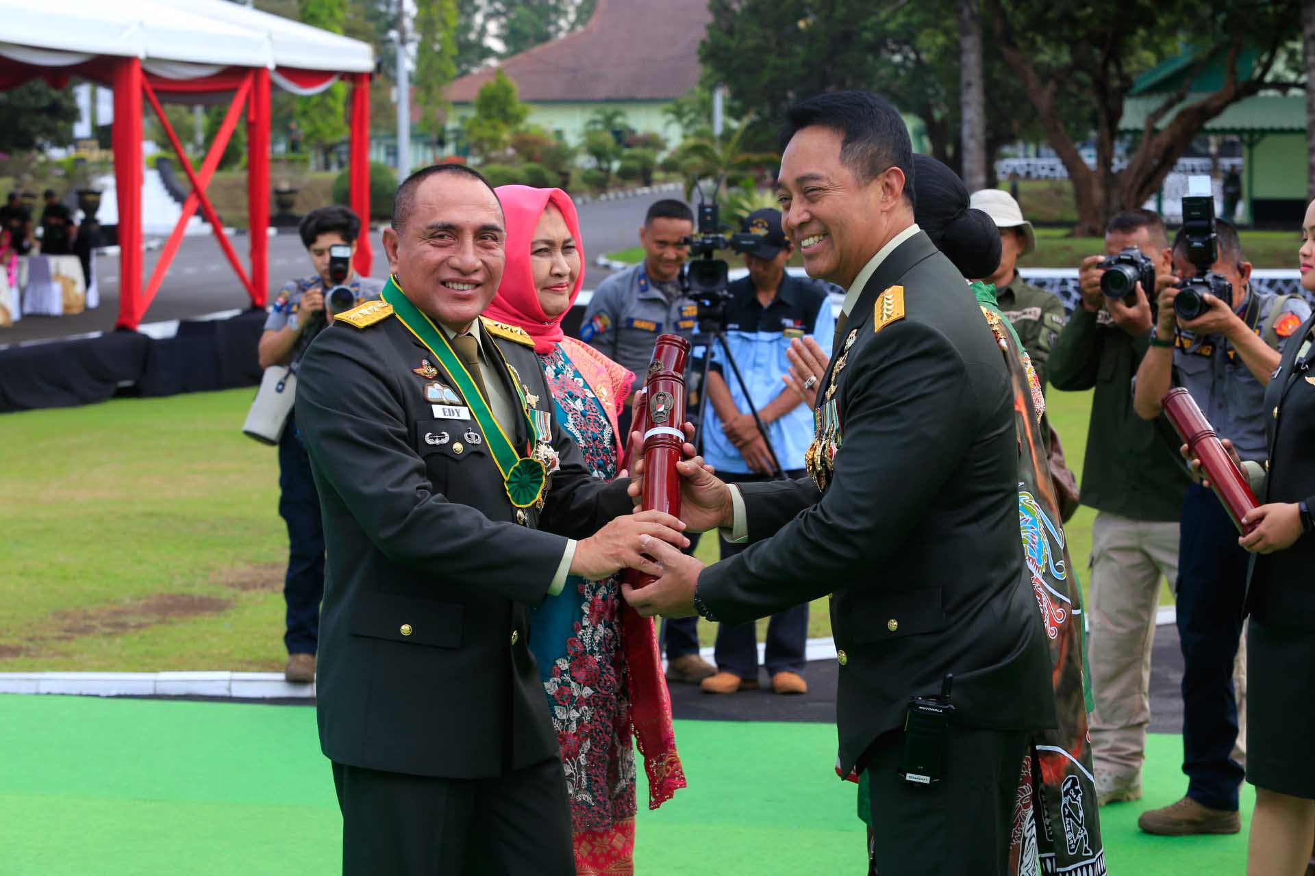 Diwisuda Bersama Ratusan Purnawirawan TNI AD,  Edy Rahmayadi: Pengabdian Saya  pada Negara akan Terus Berlanjut
