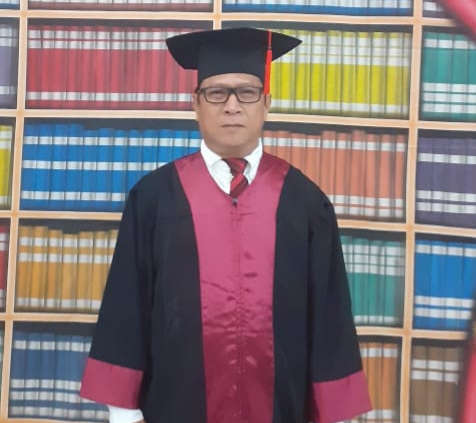 Amrizal Sang Jurnalis Handal Raih Gelar Master Hukum