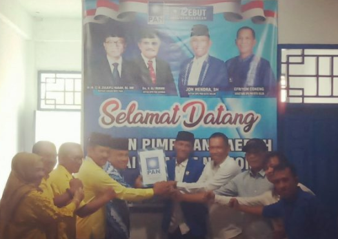 Paslon Wako dan wawako SolokÂ Yutris Can - Irman Yefri Adang kembalikan berkas keÂ Â PAN