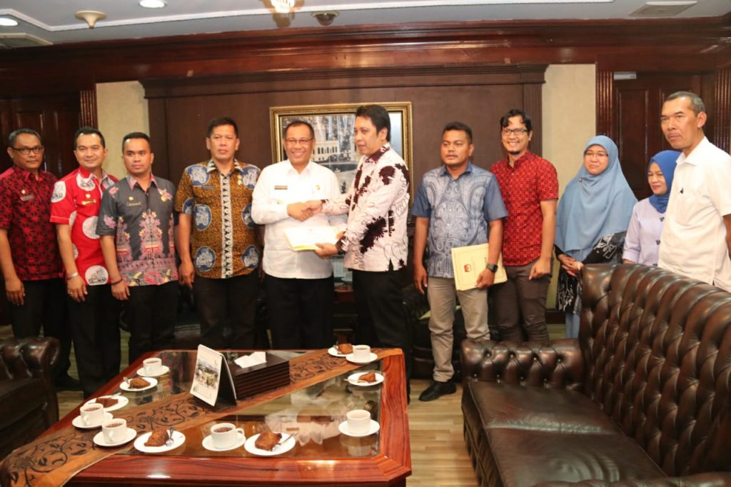 Akhyar Apresiasi KPU Medan Berikan Penghargaan kepada Petugas PPK, PPS, KPPS & Linmas