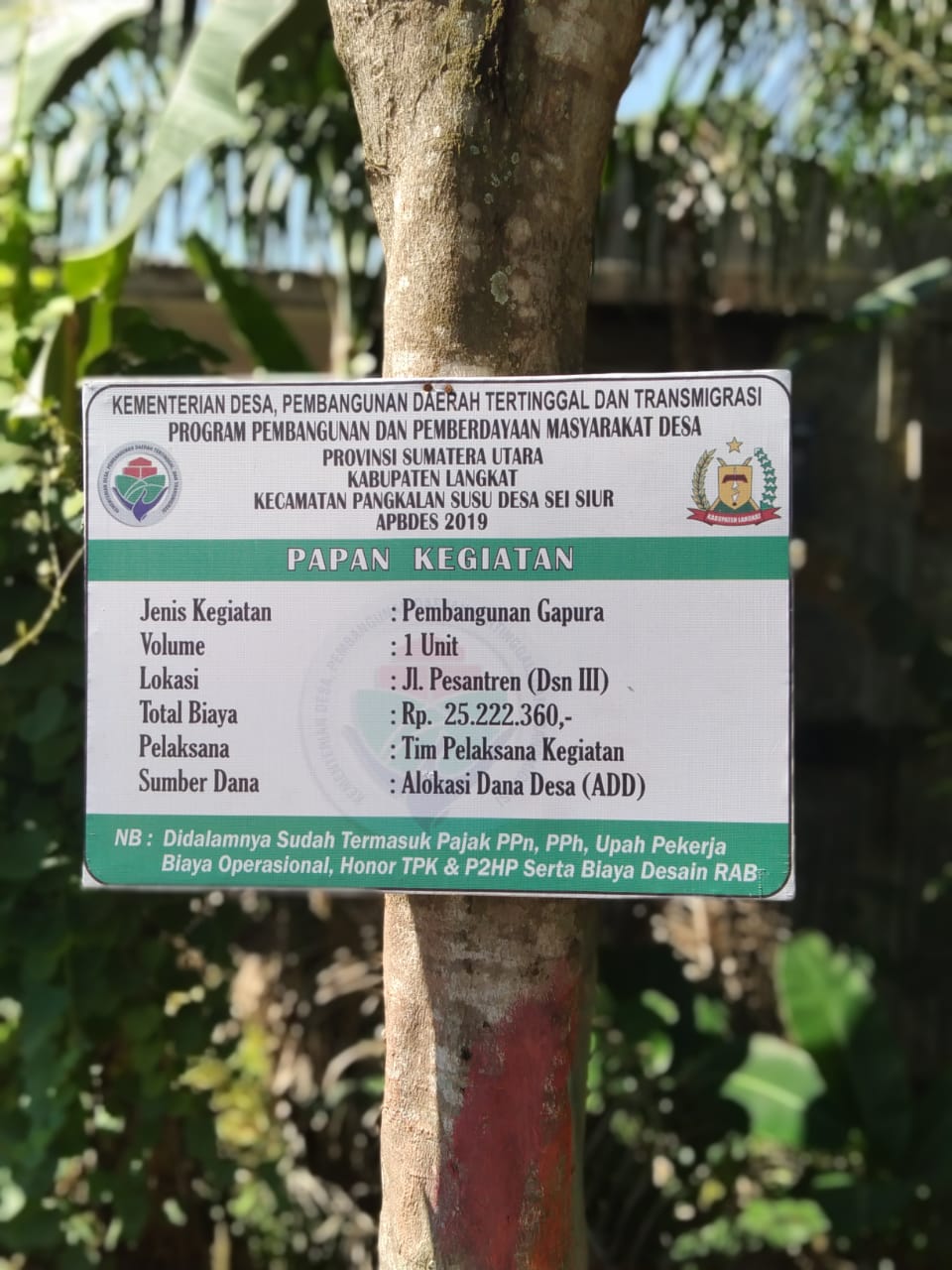 Bangunan Gapura Sei Siur Diduga Menyimpang