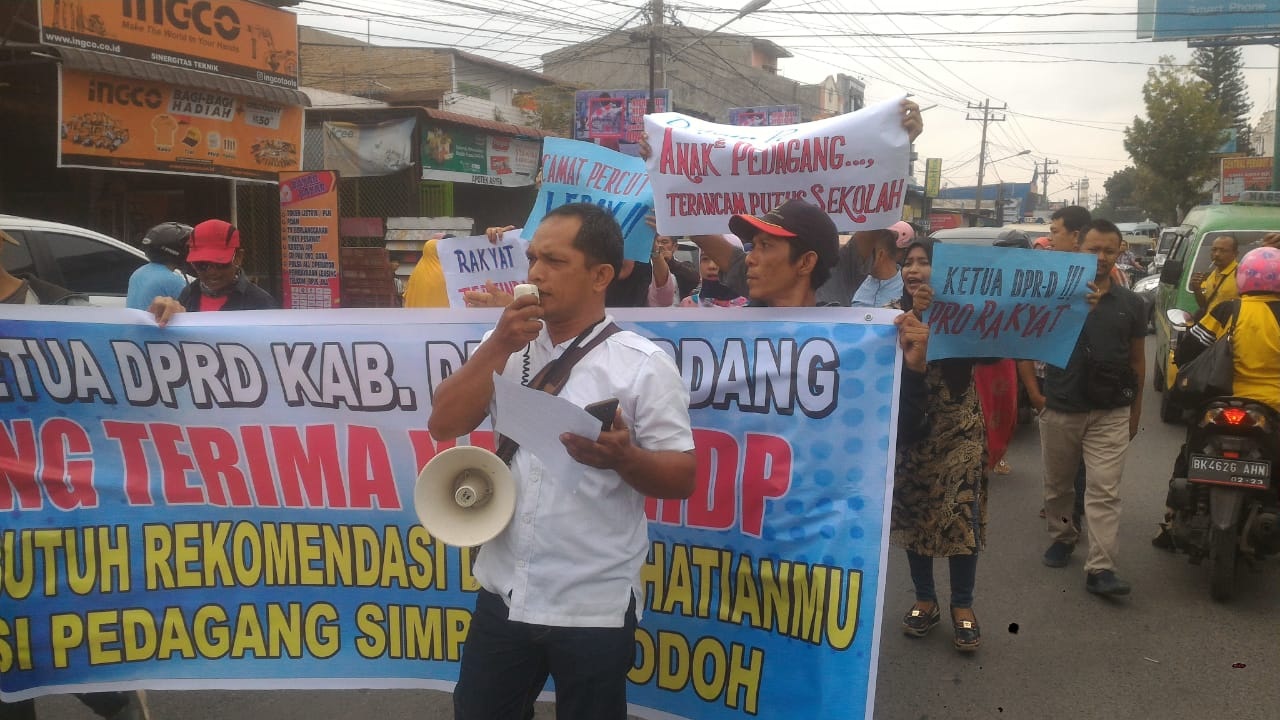 Camat Percut Sei Tuan Khairul Azman Dinilai Bohongi Pedagang