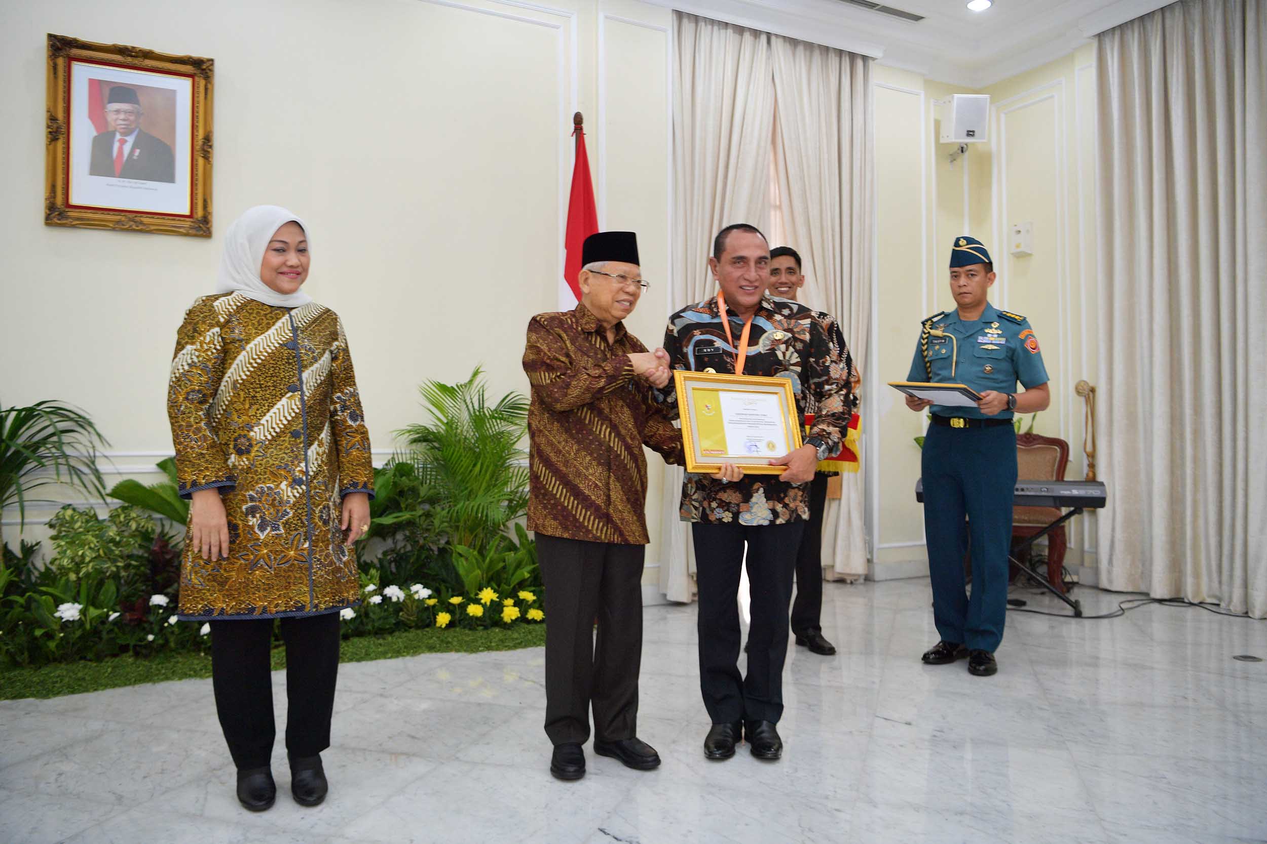 Gubernur Sumut Terima Pramakarya Award 2019
