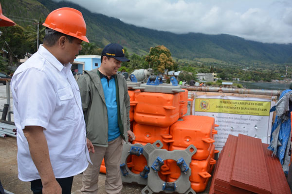 BUPATI DAIRI TINJAU PEMBANGUNAN DERMAGA WISATA , DESEMBER 2019 AKAN BEROPERASI