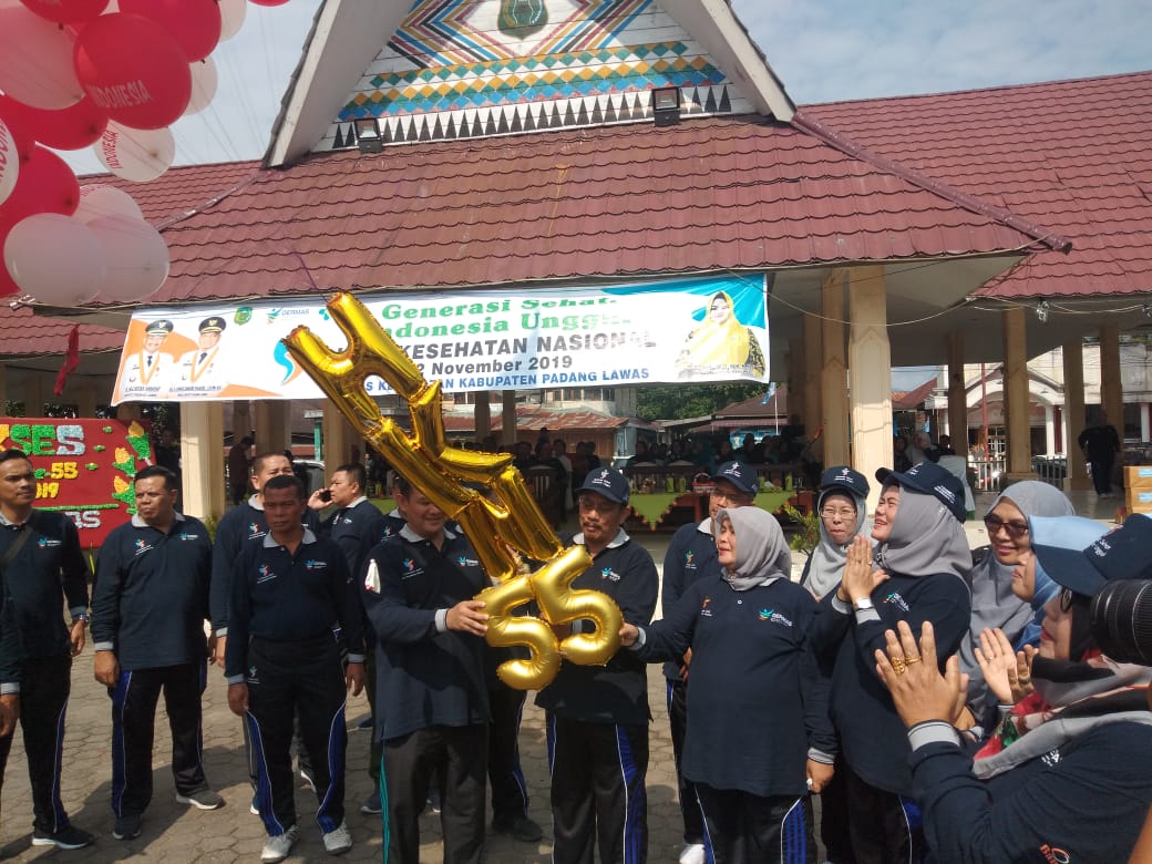 Peringati HKN ke 55 ,Dinkes Palas Berikan Penghargaan ke Kades Program ODF dan Penyerahan Antropometri Kit