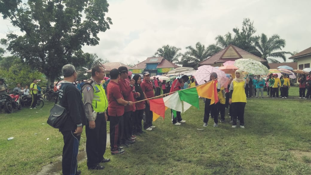 Gerak Jalan Santai Warnai HUT PGRI KE- 74 Di Kecamatan Hutaraha Tinggi