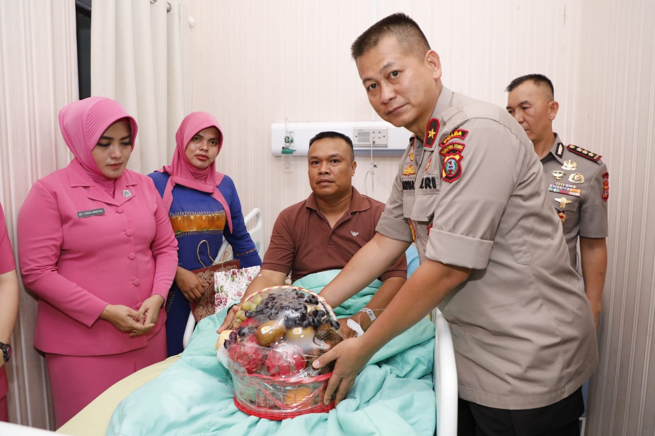 Pasca Ledakan Bom di Polrestabes Medan, Waka Polda Sumut Kunjungi Korban Luka Bom Bunuh Diri