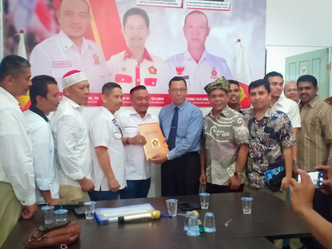 DR Shakyan Asmara Kembalikan Formulir Balon Walikota Medan ke DPC Gerindra