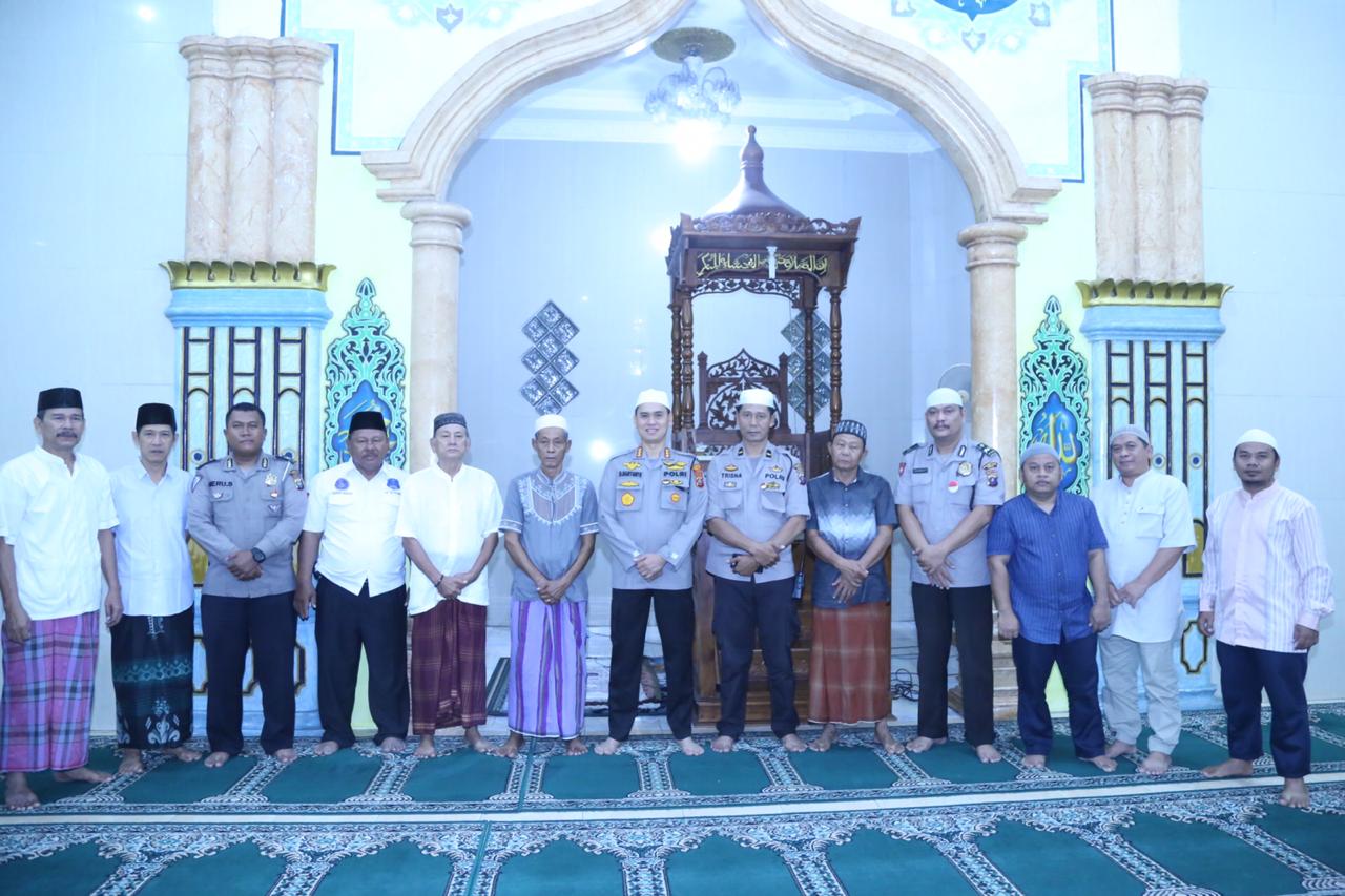 Solat Subuh Berjamaah, Kapolrestabes Medan Sampaikan Pesan Kamtibmas di Masjid Al Flah Medan