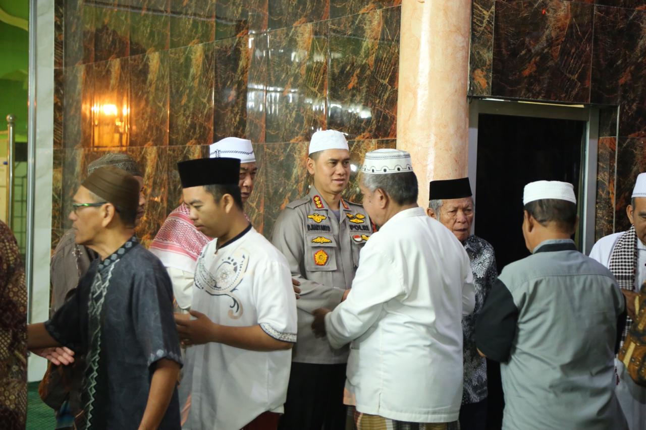 Kapolrestabes Medan Sholat Subuh Berjamaah dan Ajak Masyarakat Jangan Takut Dengan Aksi Teror