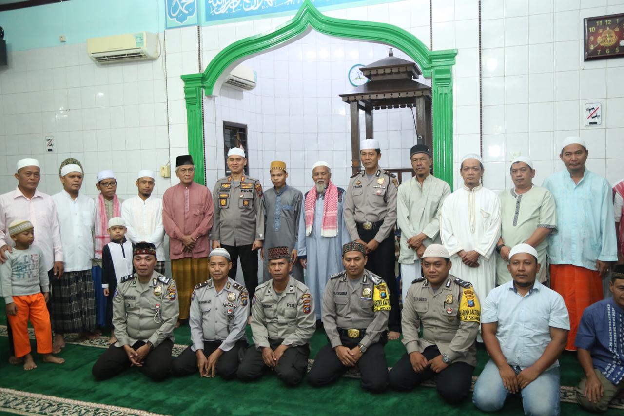 Sholat Subuh Berjamaah di Masjid An Nur,Â Kombes Pol Dadang : Jadilah Manusia yang Bermanfaat Bagi Orang Lain