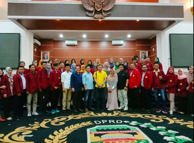 Mahasiswa STIE KHEZ Muttaqien Purwakarta Audiensi Dengan Anggota DPRD Purwakarta