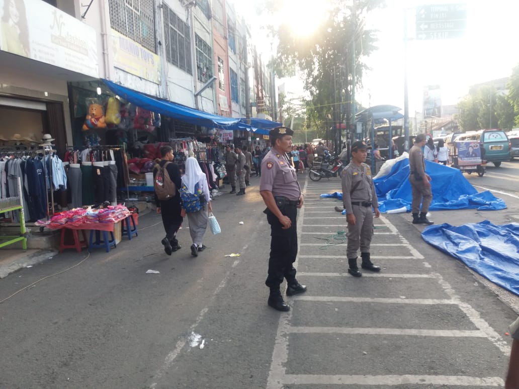 Polsek Medan Baru dan Satpol PP Medan Tertibkan PKL
