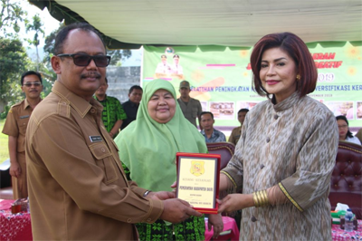 POTENSI PRODUK ULOS SILALAHI, DEKRANASDA DAIRIÂ  KEMBANGKAN PRODUK ANYAMAN DARI BAMBU DI DESA PASI