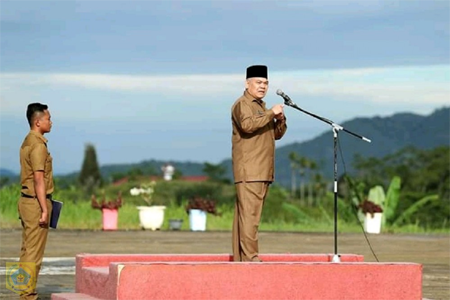 Pj.Bupati Pakpak Bharat Pembina Apel Pagi Gabungan