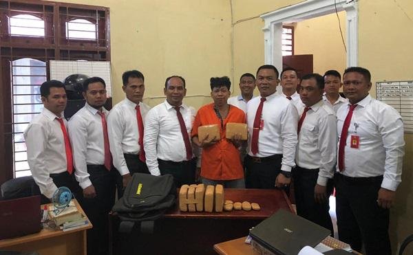 Polres Langkat Tangkap Warga Batam Kurir 7,3 Kg Ganja