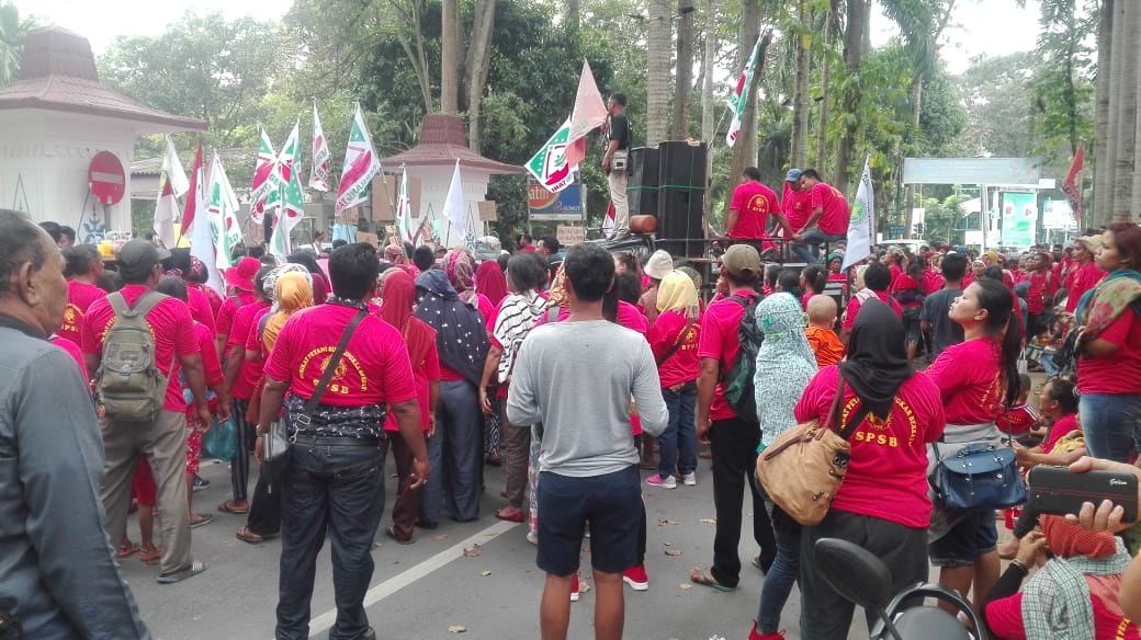 Ratusan Petani Unjuk Rasa di Kantor Bupati Deli Serdang