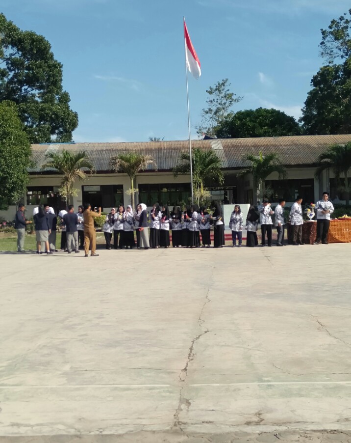 SMA Negeri 1 Padang Tualang Peringati Hari Guru