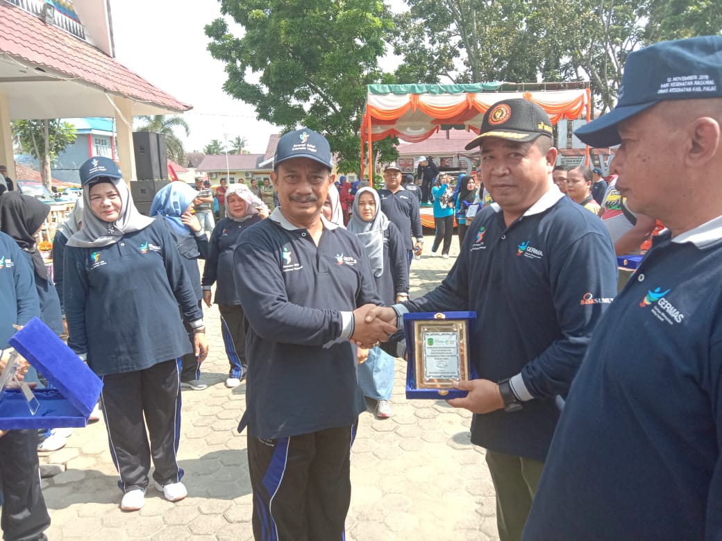 Wujudkan Desa Stop BABS, Danramil dan Babinsa Koramil 09/Sosa Terima Piagam Penghargaan