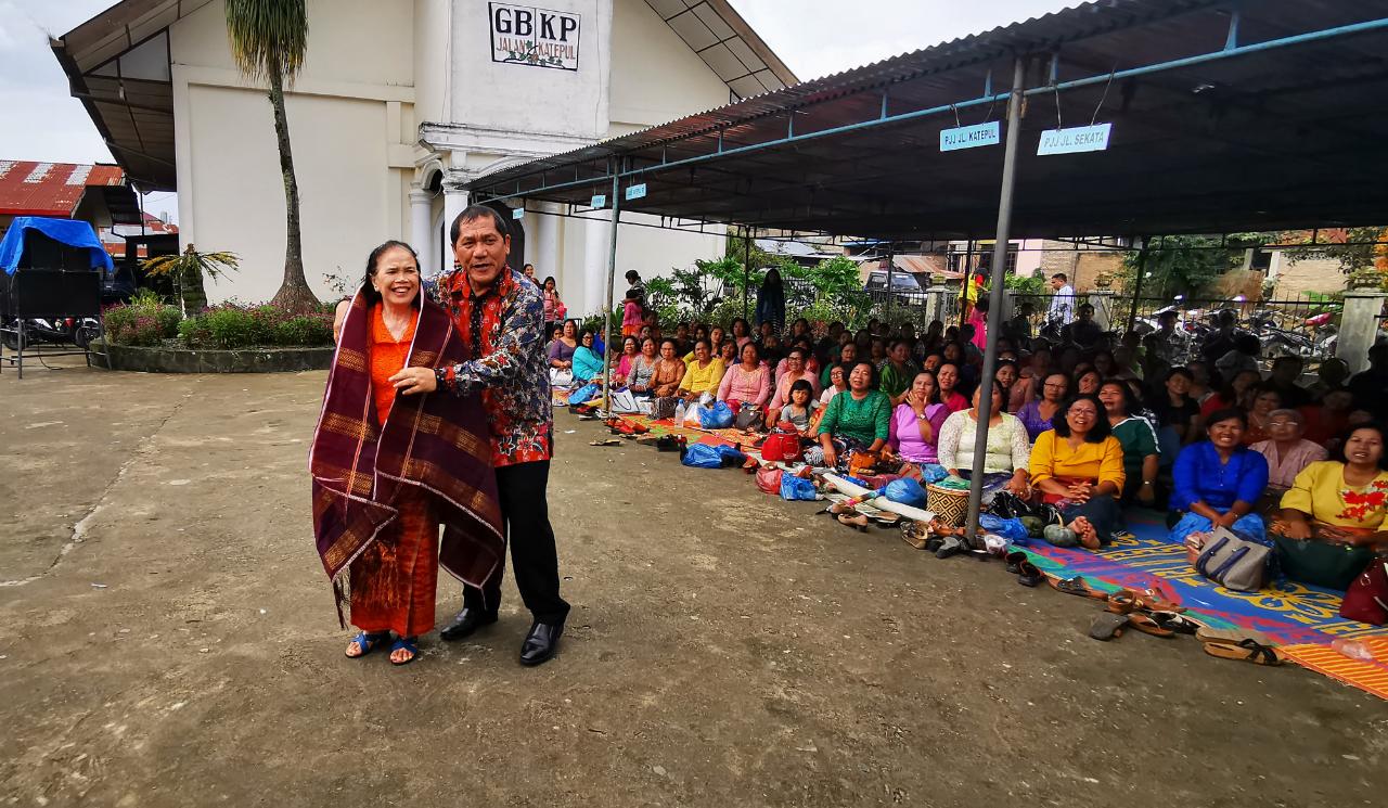 Jemaat GBKP Katepul Kabanjahe beli kain Jongkit Rp 7 juta ditawarkan Bupati Karo