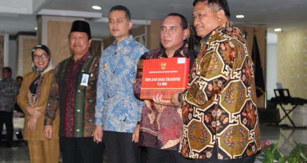 Bupati Labura Terima Dokumen DIPA dan TKDD Anggaran 2020