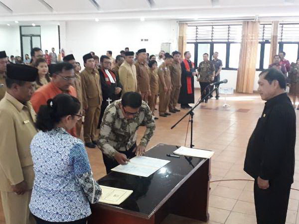 Bupati Karo Lantik 99 Pejabat Eselon III dan IV