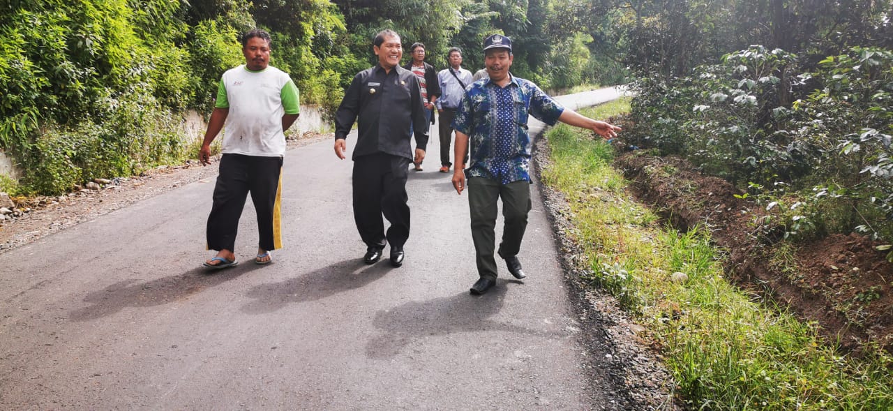 Bupati karo tinjau jalan alternatif